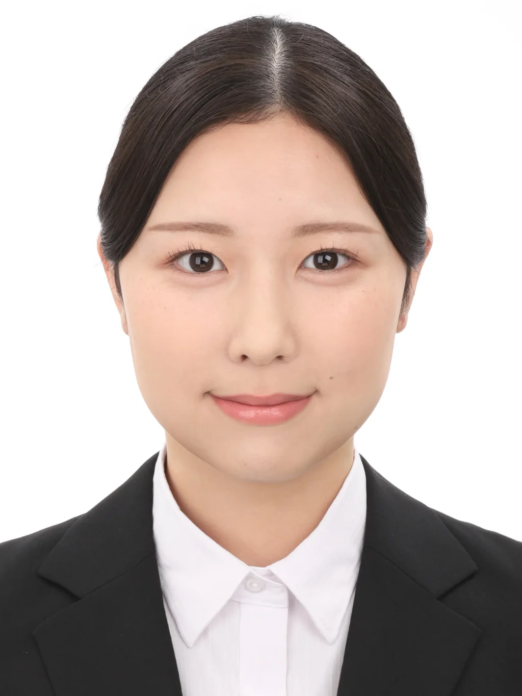 女子就活生のプロがヘアメイクして、撮影指導をした証明写真のアフター