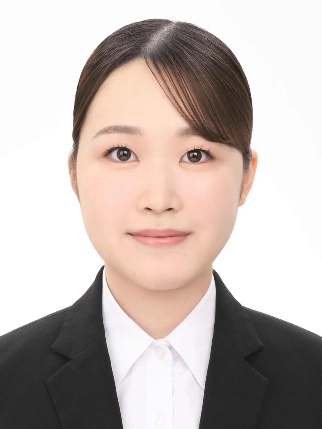 女子就活生のプロがヘアメイクして、撮影指導をした証明写真のアフター