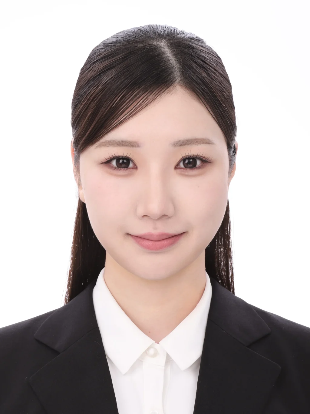 女子就活生のプロがヘアメイクして、撮影指導をした証明写真のアフター