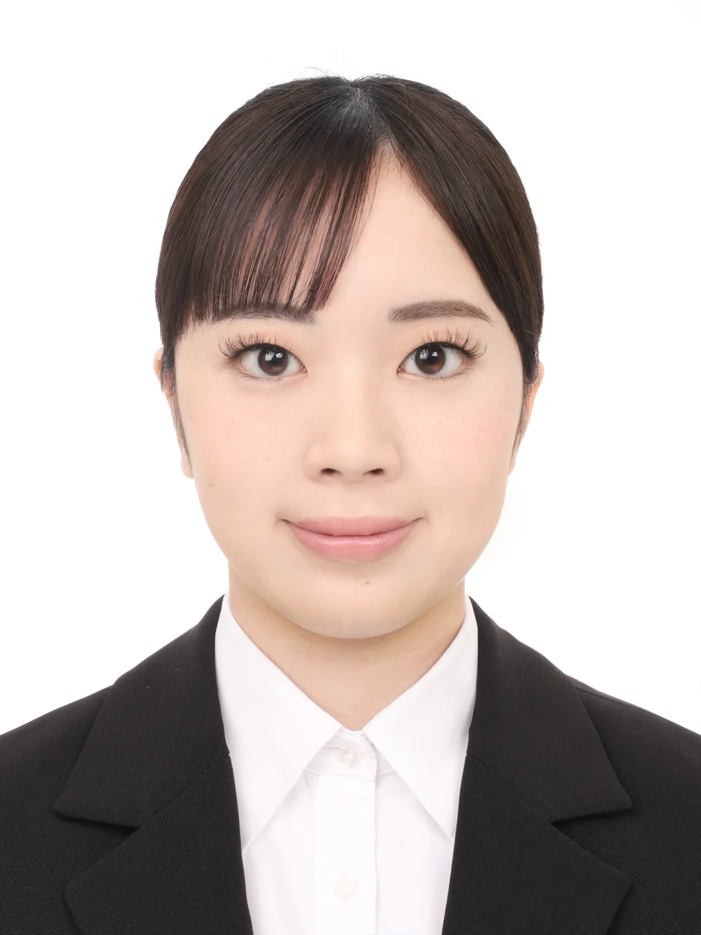 女子就活生のプロがヘアメイクして、撮影指導をした証明写真のアフター