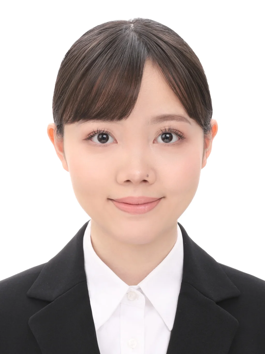 女子就活生のプロがヘアメイクして、撮影指導をした証明写真のアフター
