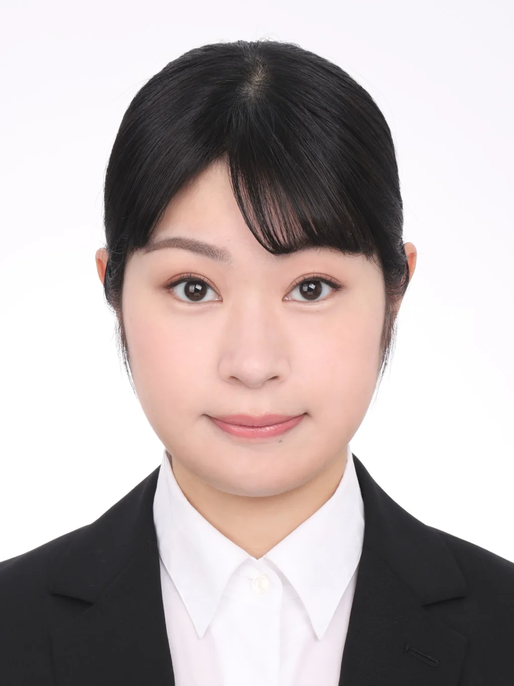 女子就活生のプロがヘアメイクして、撮影指導をした証明写真のアフター