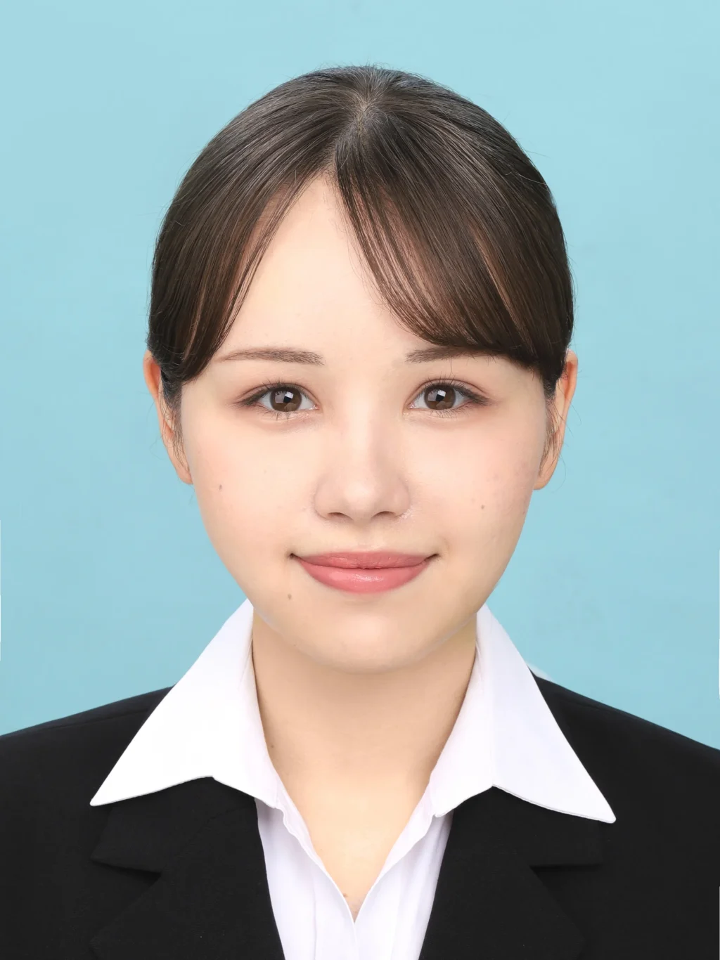 女子就活生のプロがヘアメイクして、撮影指導をした証明写真のアフター