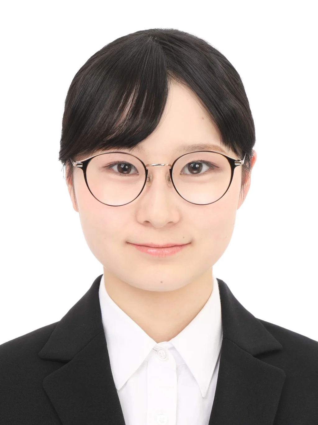 女子就活生のプロがヘアメイクして、撮影指導をした証明写真のアフター