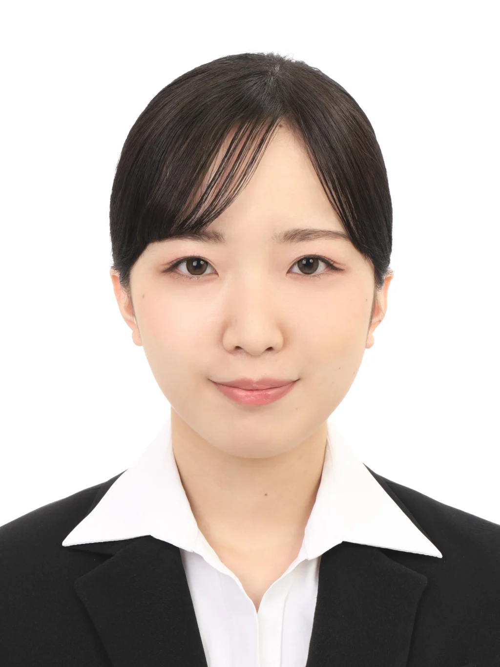 女子就活生のプロがヘアメイクして、撮影指導をした証明写真のアフター