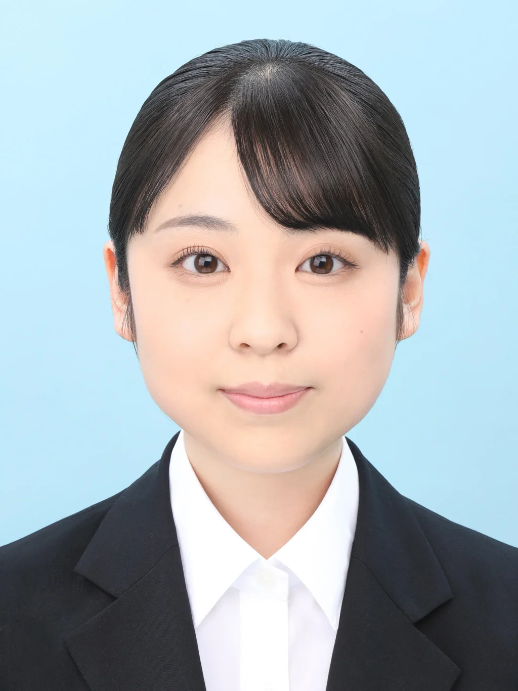 女子就活生のプロがヘアメイクして、撮影指導をした証明写真のアフター