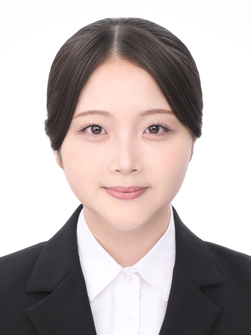 女子就活生のプロがヘアメイクして、撮影指導をした証明写真のアフター