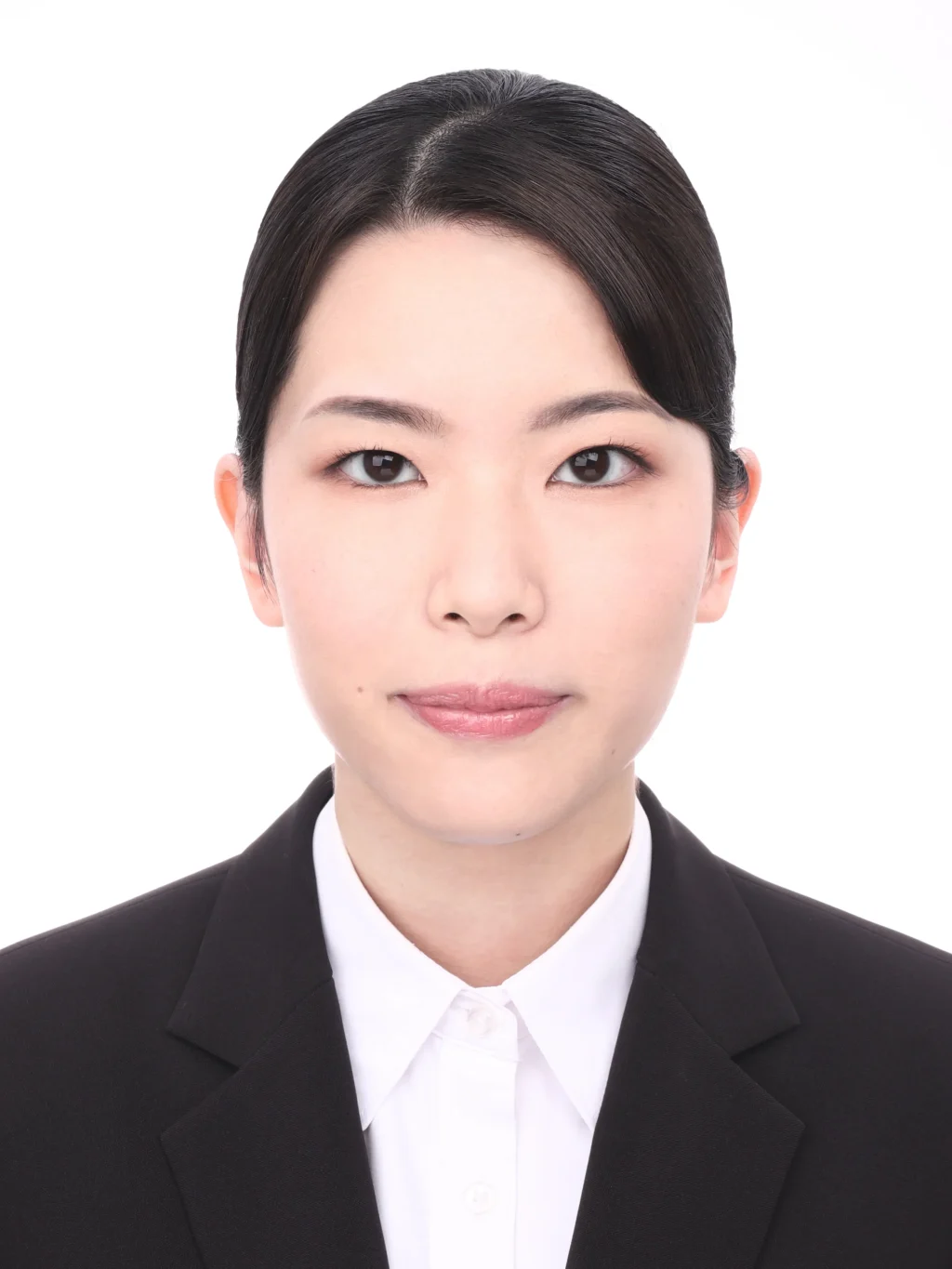女子就活生のプロがヘアメイクして、撮影指導をした証明写真のアフター