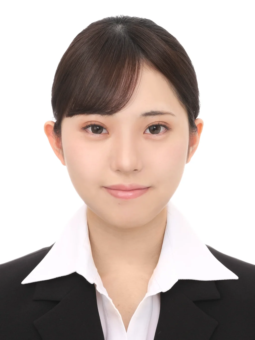 女子就活生のプロがヘアメイクして、撮影指導をした証明写真のアフター