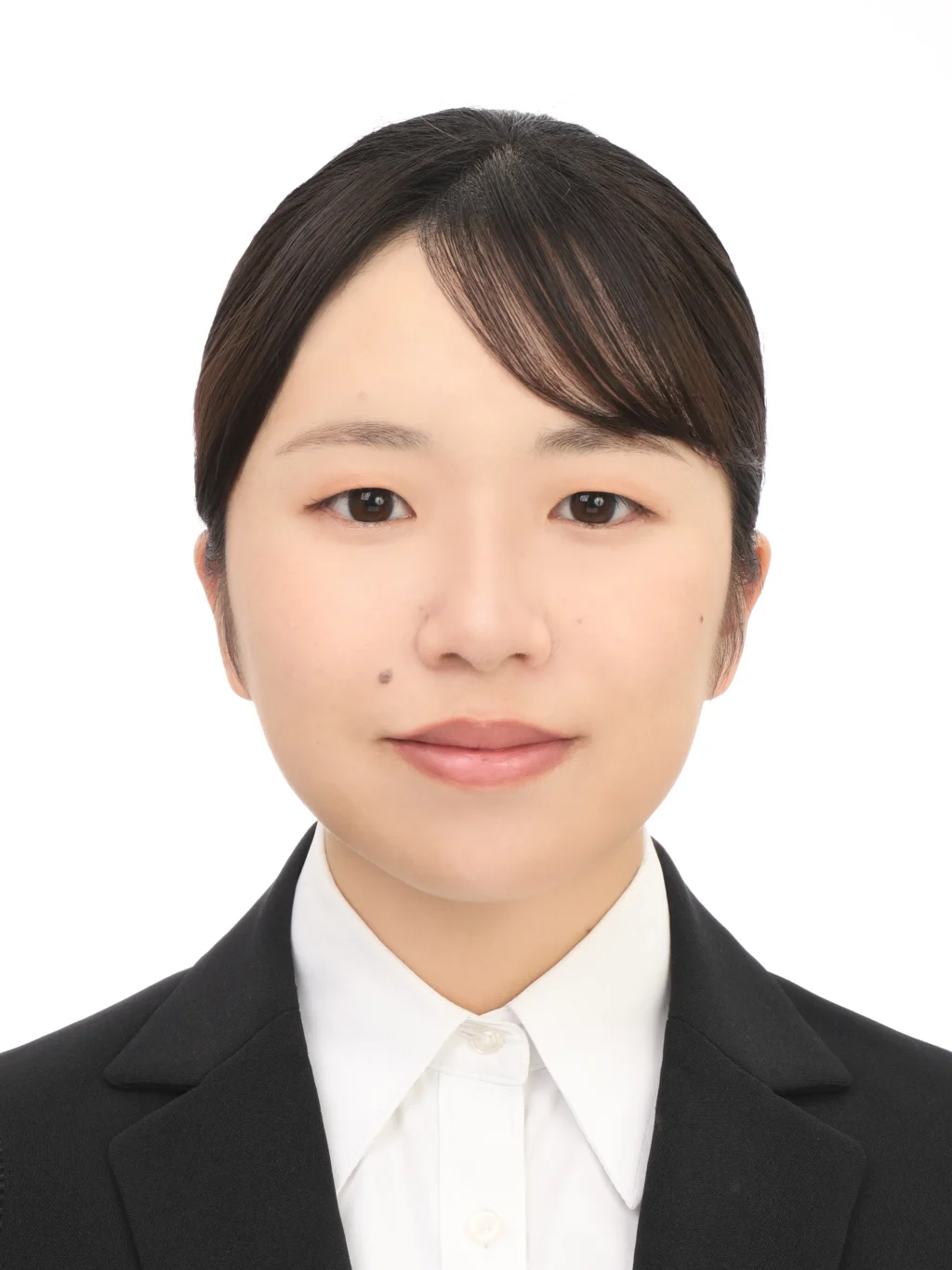 女子就活生のプロがヘアメイクして、撮影指導をした証明写真のアフター